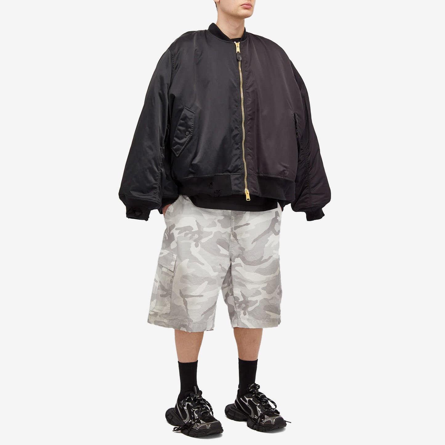 Balenciaga Camo Cargo
Shorts
Light Grey