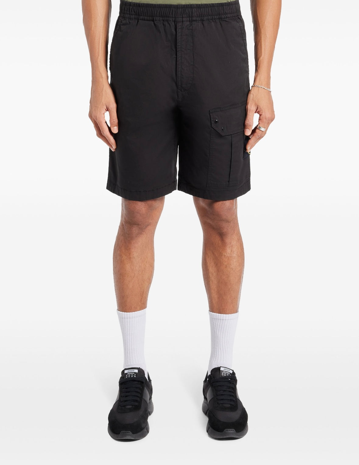 Stone Island
Compass-badge cargo shorts