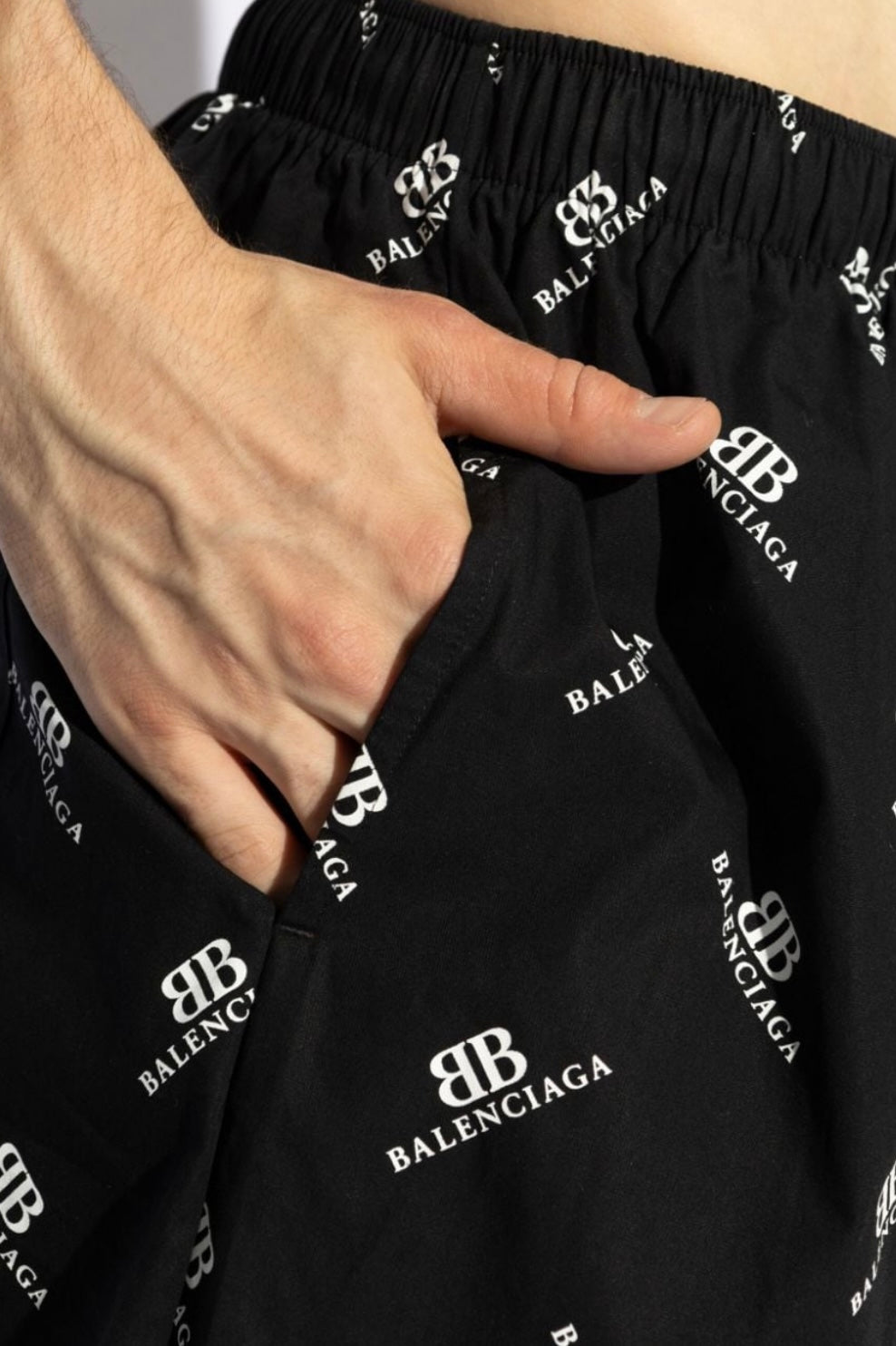 Balenciaga
logo-print cotton-poplin shorts