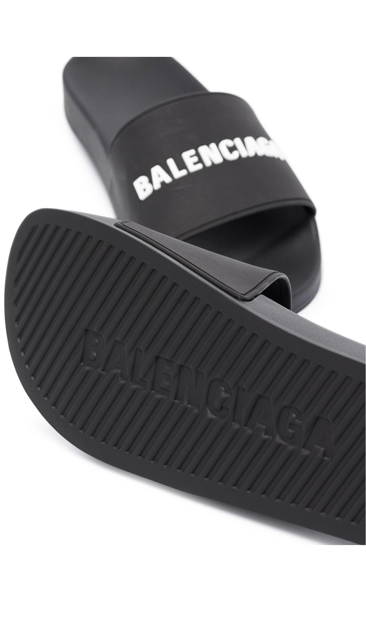 Balenciaga
logo-embossed pool slides