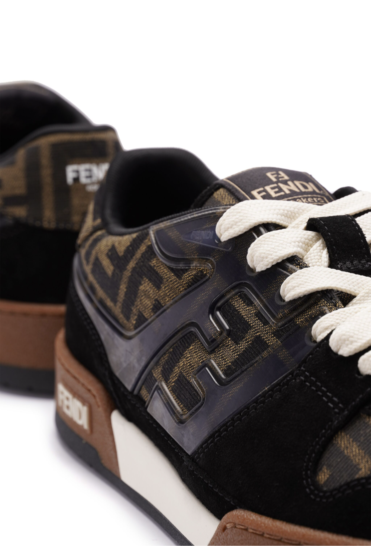 FENDI
Match sneakers