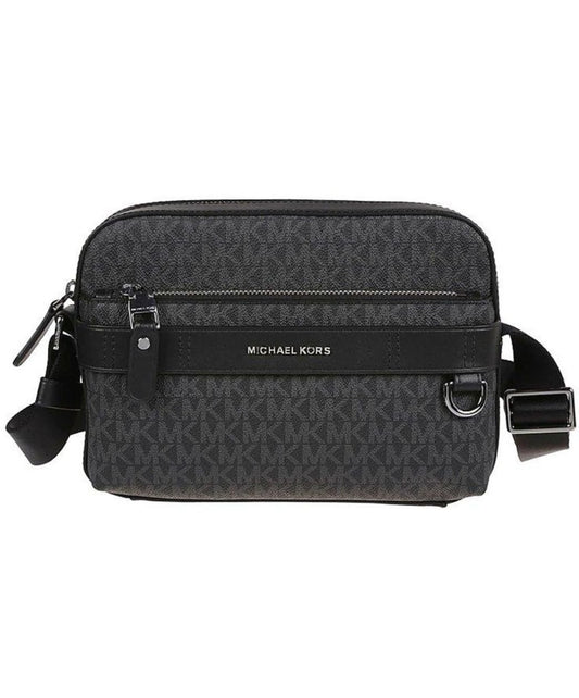 Michael Kors
Hudson Logo Utility Crossbody Bag