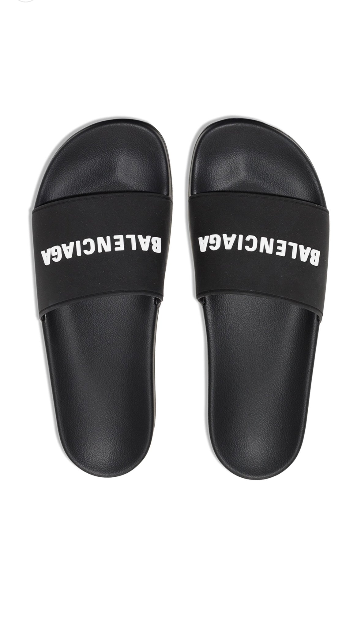 Balenciaga
logo-embossed pool slides